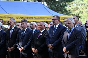 Uroczystość w Zamostkach koło Wólki Radzymińskiej przy pomniku Strzelców Kaniowskich – 14 sierpnia 2018. Fot. Jan Dubiel (IPN)