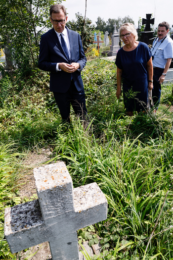 W drodze na obchody 98. rocznicy bitwy pod Zadwórzem – polskie groby na cmentarzu w Kurowicach – 18 sierpnia 2018. Fot. Sławek Kasper (IPN)