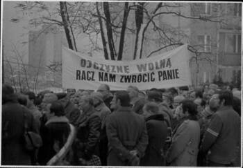 Fotografia z obchodów Dnia Niepodległości w Bielsku-Białej w dn. 11 XI 1981 r., IPN Ka 047/1020.