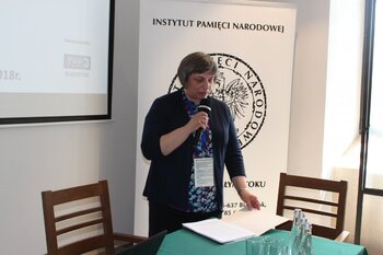 Dr hab. Agata Mirek rozpoczęła obrady referatem o bł. Honoracie Koźmińskim