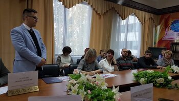 Naczelnik OBEN IPN w Białymstoku dr P. Warot przedstawiający skalę sowieckich represji wobec Polaków i problematykę zsyłek do Kazachstanu