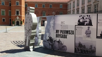 Wystawa IPN „Powstała, by żyć” na dziedzińcu Zamku Królewskiego w Warszawie (2018)