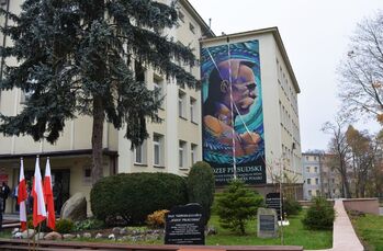 8 listopada 2019 r. w Kielcach odsłonięto mural z wizerunkiem Józefa Piłsudskiego