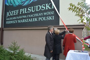8 listopada 2019 r. w Kielcach odsłonięto mural z wizerunkiem Józefa Piłsudskiego