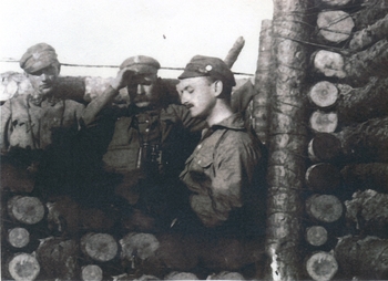Andrzej Hałaciński i Józef Piłsudski w okopie pod Kostiuchnówką, 1916. Fot. Muzeum Katyńskie