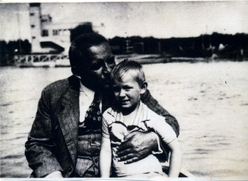 Andrzej Hałaciński z synem Bogumiłem, Łuck, 1939 r. Fot. Muzeum Katyńskie